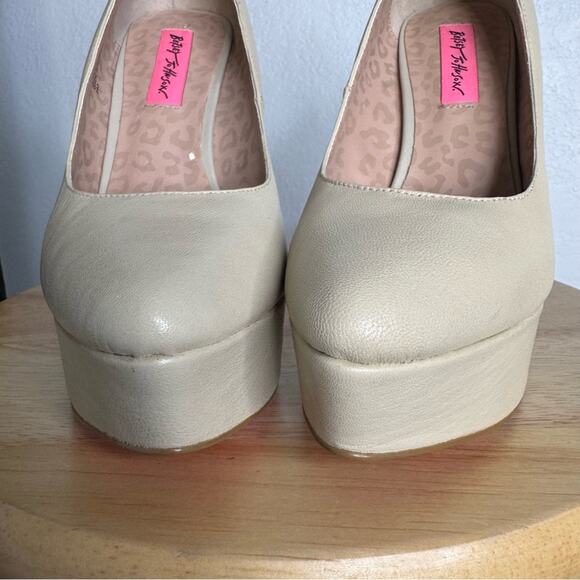 BETSEY JOHNSON CORINN PLATFORM PUMP WOMENS BONE LEATHER Size 7 1/2 - Picture 5 of 8